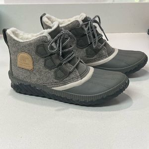 Sorel Out n About grey boot